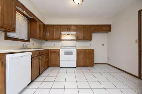 4738 W La Siesta St, Springfield, MO 65802 photo 3