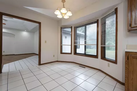 4738 W La Siesta St, Springfield, MO 65802 photo 6