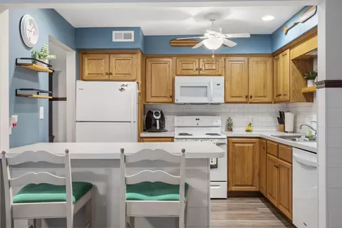 Kitchen - 272 Valencia Rd #2, Branson, MO 65616 photo 2 of 4