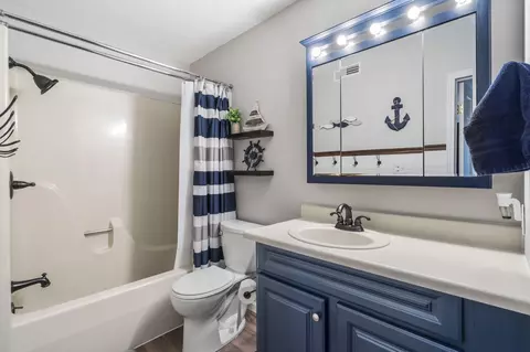 Bath - 272 Valencia Rd #2, Branson, MO 65616 photo 1 of 2