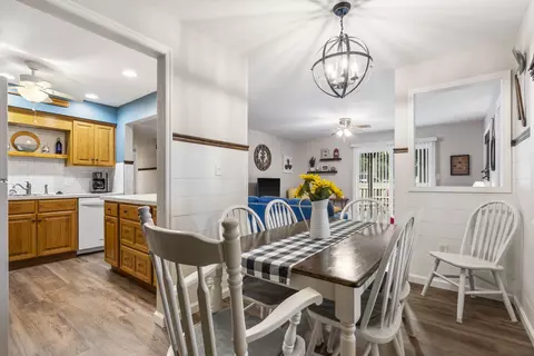 Dining - 272 Valencia Rd #2, Branson, MO 65616 photo 2 of 2