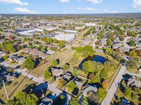 3268 S Oak Ave, Springfield, MO 65804 photo 2
