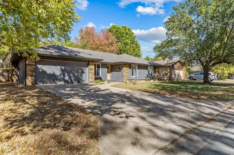 2835 W Maplewood St, Springfield, MO 65807 photo 2