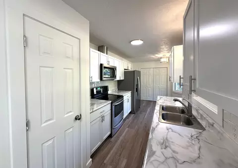 3216 W Camelot Ct, Springfield, MO 65807 photo 9