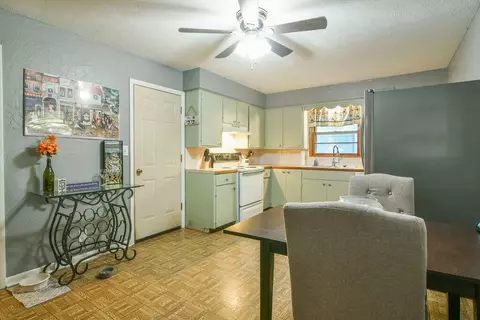 520 S Forest Ct, Springfield, MO 65806 photo 4
