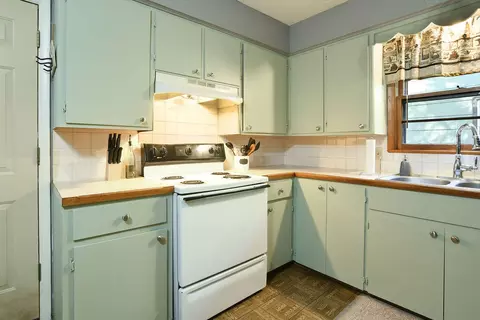 520 S Forest Ct, Springfield, MO 65806 photo 5