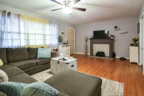 520 S Forest Ct, Springfield, MO 65806 photo 3