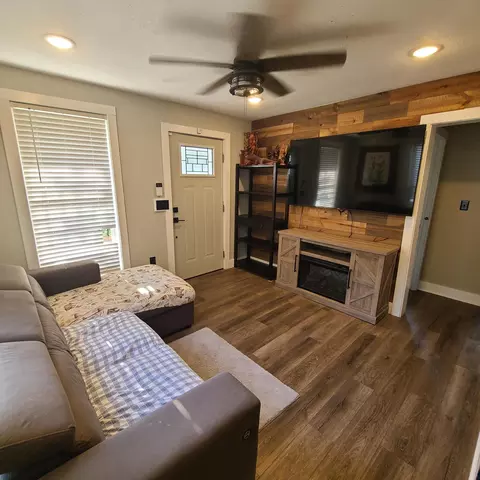 1700 N Irving Ave, Springfield, MO 65803 photo 4