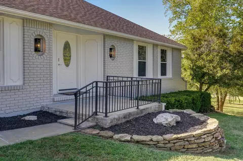 1505 S Devon Rd, Springfield, MO 65809 photo 4