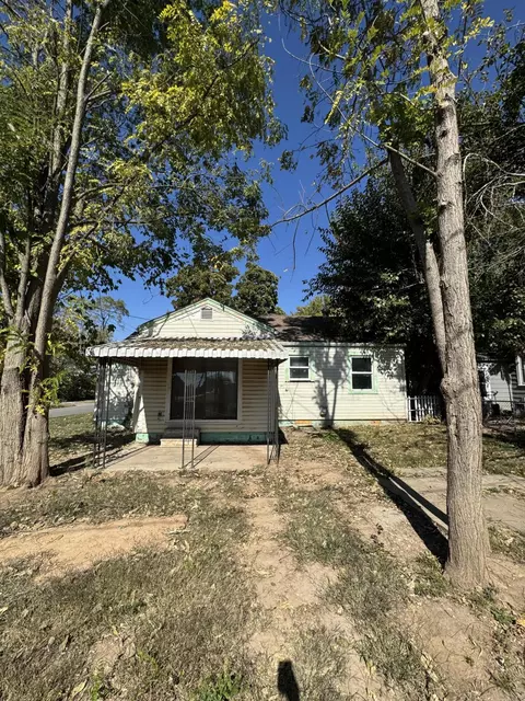 932 W Florida St, Springfield, MO 65803