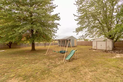 1305 E Sycamore St, Monett, MO 65708 photo 16