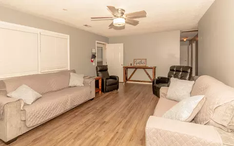 1305 E Sycamore St, Monett, MO 65708 photo 5