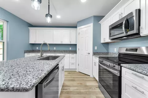 Kitchen - 146 Mound St, Forsyth, MO 65653 photo 2 of 2