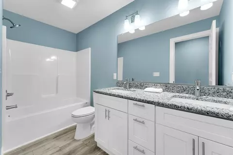 Bath - 146 Mound St, Forsyth, MO 65653 photo 2 of 2