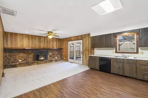 930 S Mission Ave, Springfield, MO 65809 photo 8
