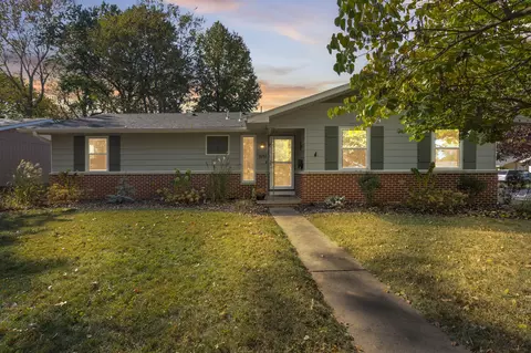 1651 S Roanoke Ave, Springfield, MO 65807