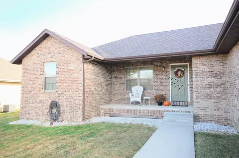 694 E Simpson St, Willard, MO 65781 photo 2