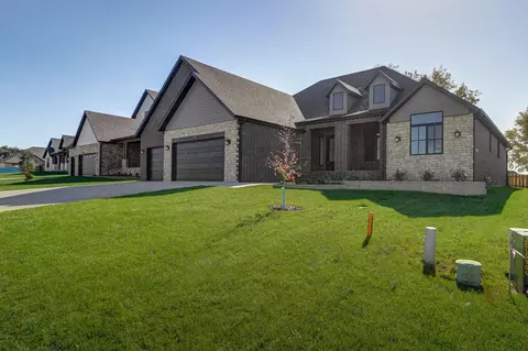 4540 E Hidden Oak St, Springfield, MO 65802 photo 2