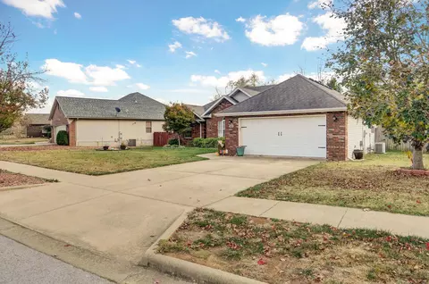 922 E Weldon Dr, Nixa, MO 65714 photo 2