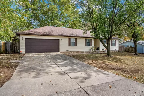 104 S Inmon St, Clever, MO 65631 photo 3