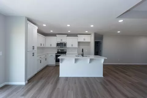 877 S Parkside Cir, Nixa, MO 65714 photo 8