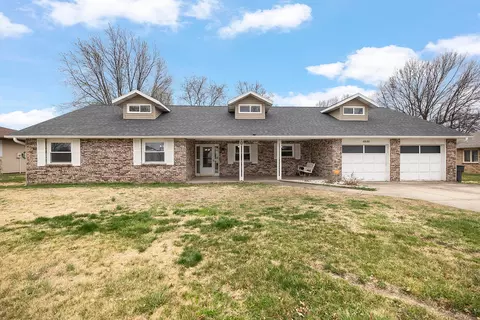 6820 W Lone Oak St, Springfield, MO 65803 photo 1
