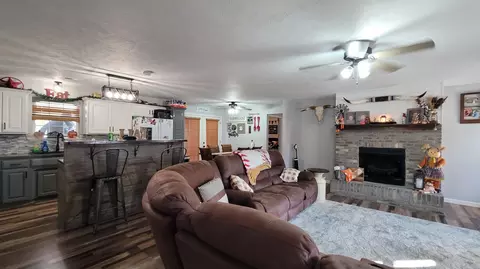 640 S Locust St, Buffalo, MO 65622 photo 3