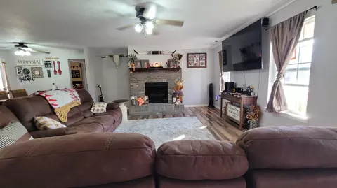 640 S Locust St, Buffalo, MO 65622 photo 2