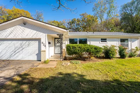 824 S Belcrest Ave, Springfield, MO 65802