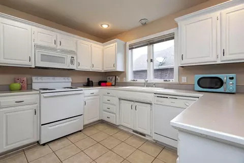 1318 W Swallow St, Springfield, MO 65810 photo 9