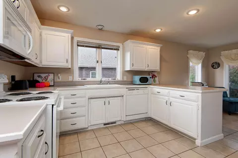 1318 W Swallow St, Springfield, MO 65810 photo 8