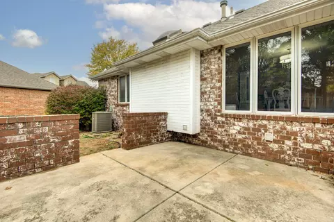 1318 W Swallow St, Springfield, MO 65810 photo 22