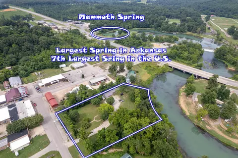200 S 2nd St, Mammoth Spring, AR 72554 photo 1