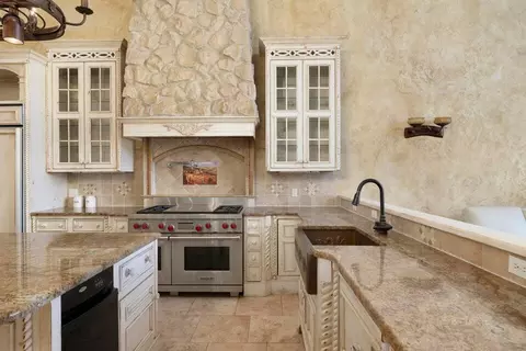 Kitchen - 3965 E Turtle Hatch Rd, Springfield, MO 65809 photo 6 of 7