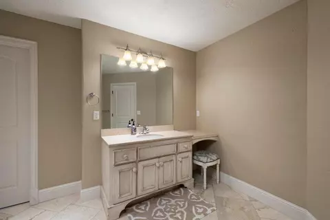 Bath - 3965 E Turtle Hatch Rd, Springfield, MO 65809 photo 7 of 12