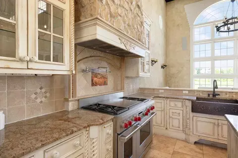 Kitchen - 3965 E Turtle Hatch Rd, Springfield, MO 65809 photo 3 of 7
