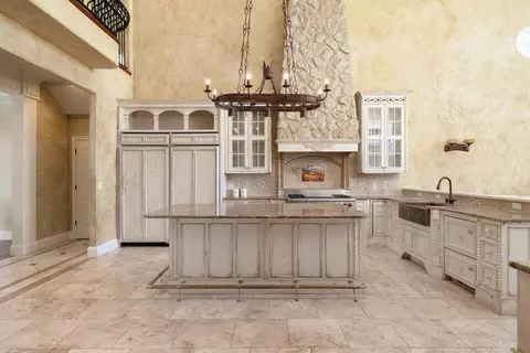 Kitchen - 3965 E Turtle Hatch Rd, Springfield, MO 65809 photo 4 of 7