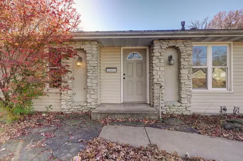1260 E Broadmoor St, Springfield, MO 65804