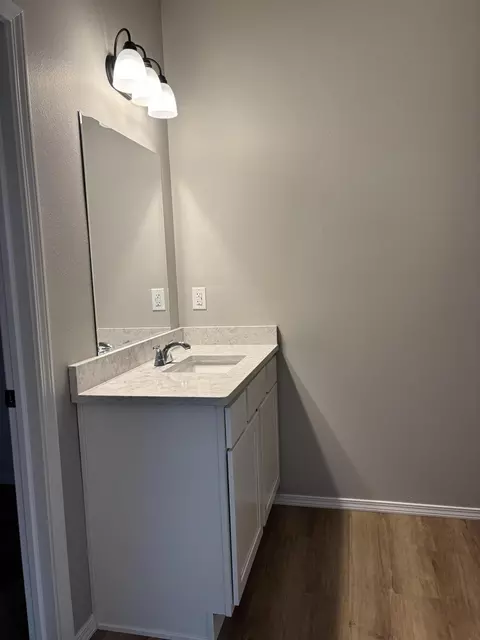 Bath - 5487 S 250th, Buffalo, MO 65622 photo 1 of 3