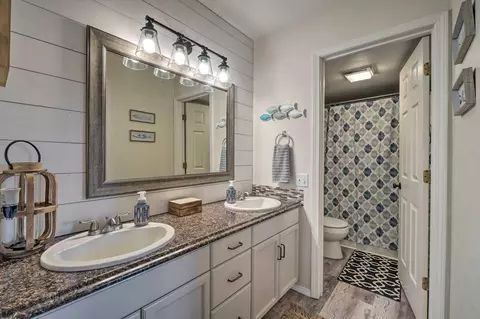 Bath - 570 Abby Ln #3, Branson, MO 65616 photo 1 of 2