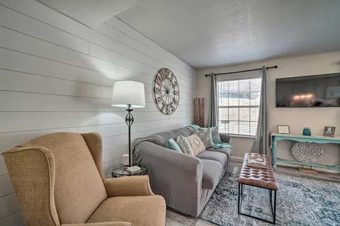 Living - 570 Abby Ln #3, Branson, MO 65616 photo 5 of 5