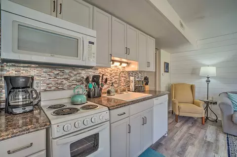 Kitchen - 570 Abby Ln #3, Branson, MO 65616 photo 2 of 2