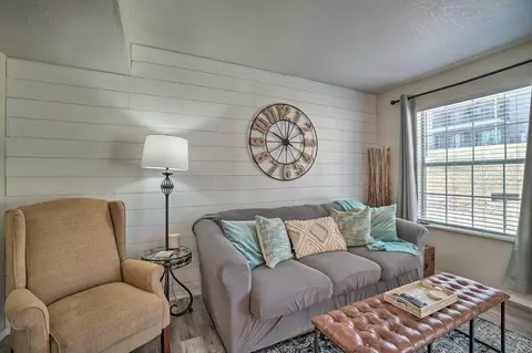 Living - 570 Abby Ln #3, Branson, MO 65616 photo 4 of 5