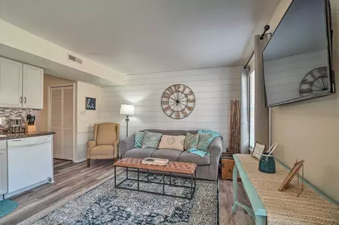 Living - 570 Abby Ln #3, Branson, MO 65616 photo 1 of 5