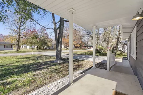 326 N Vine St, Marshfield, MO 65706 photo 5
