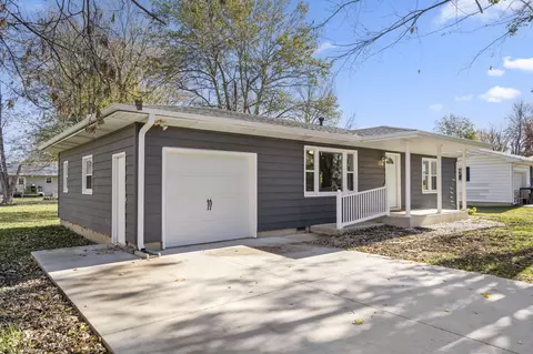 326 N Vine St, Marshfield, MO 65706 photo 3