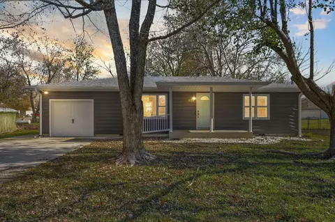 326 N Vine St, Marshfield, MO 65706 photo 2