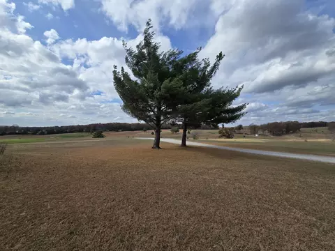 654 Country Club Ln, Houston, MO 65483