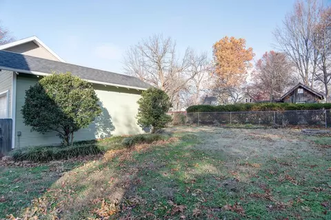 1325 E Monroe St, Springfield, MO 65804 photo 24