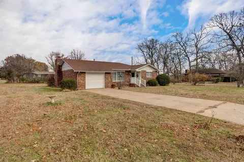 130 E Hazel St, Monett, MO 65708 photo 2